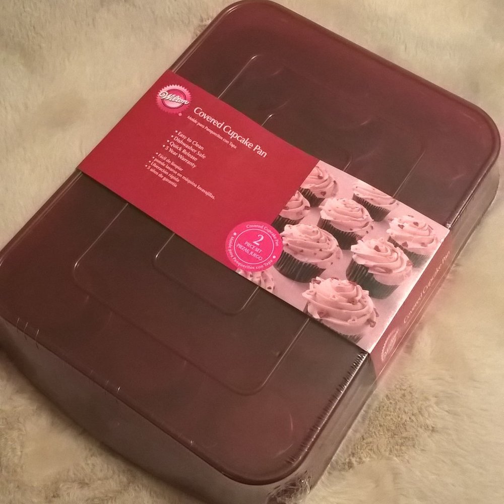 New Wilton Covered 12 Cupcake Pan
